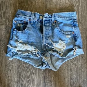 Levi’s Jean Shorts 25W